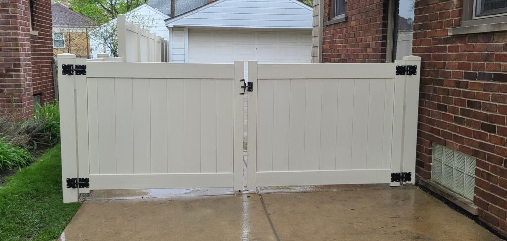 Website Tan Vinyl Gate